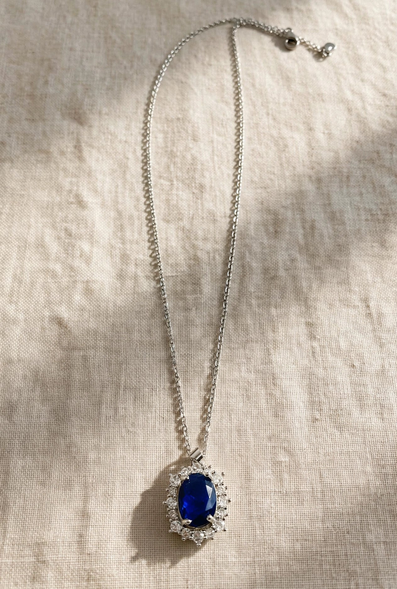 SAPPHIRE CROWN NECKLACE