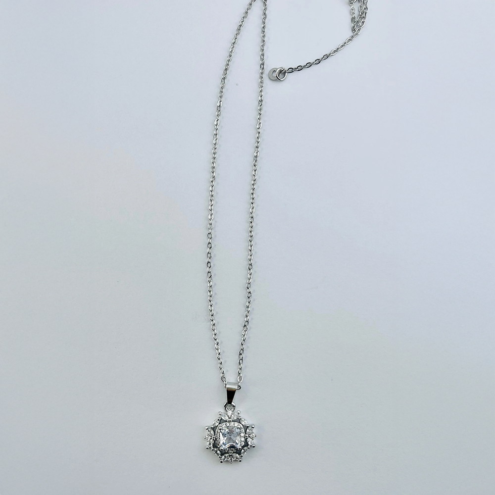 DIAMOND BLOSSOM NECKLACE
