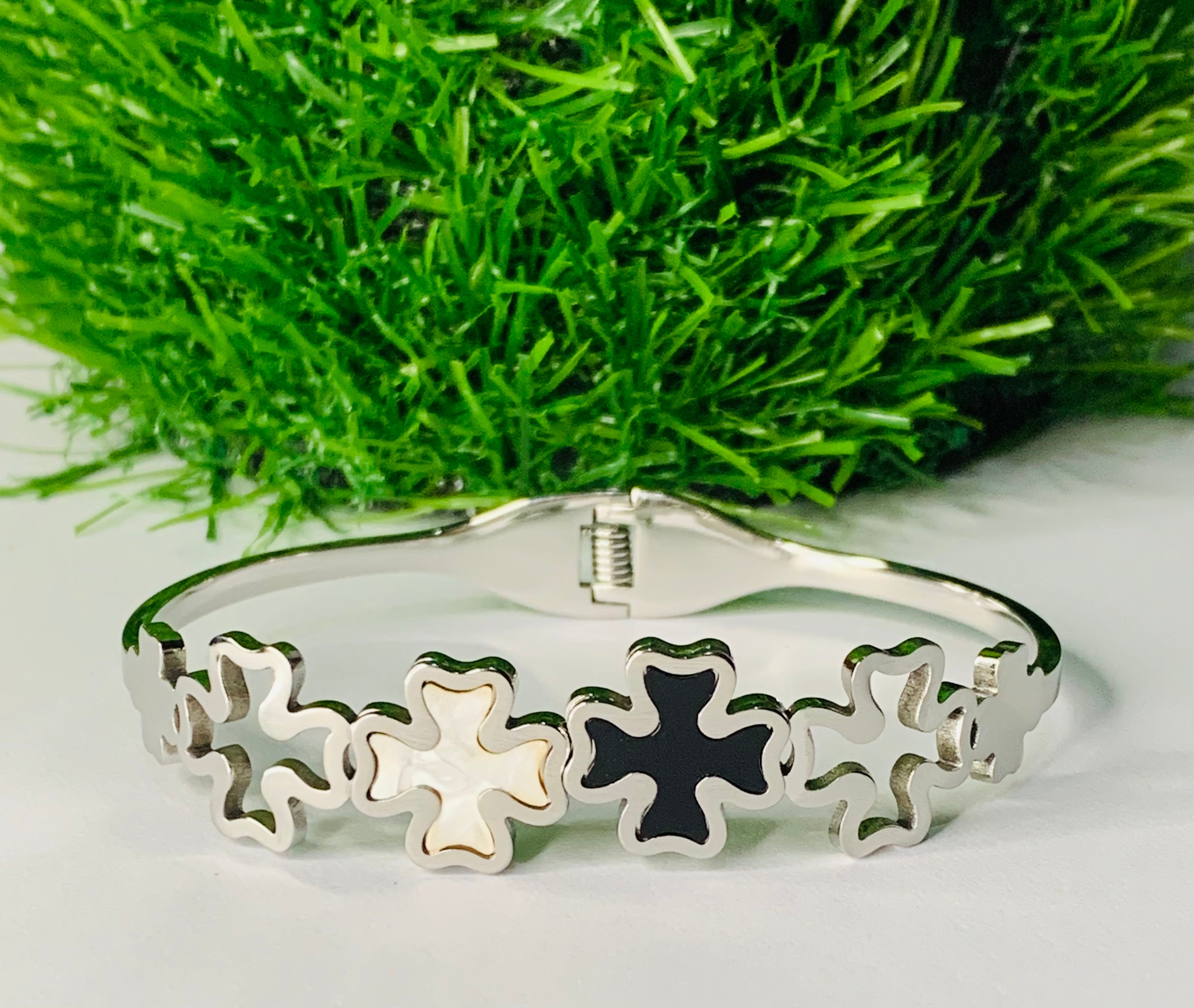 MODERN CROSS BANGLE