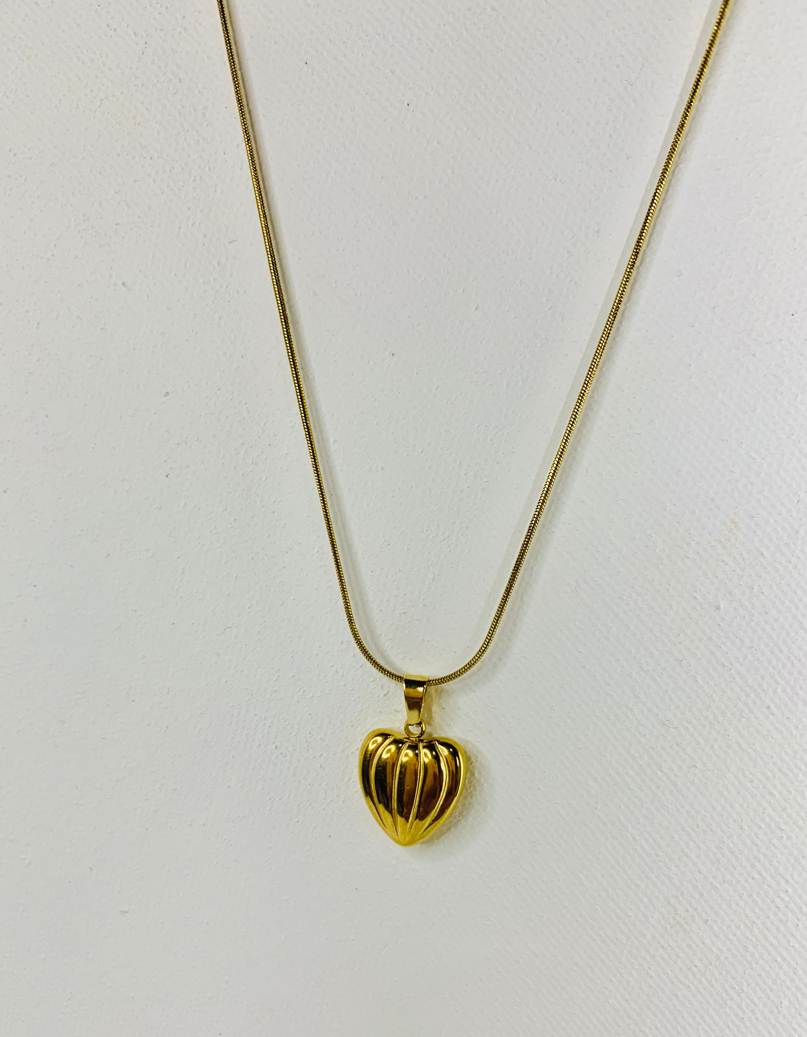 GOLDEN HEART NECKLACE