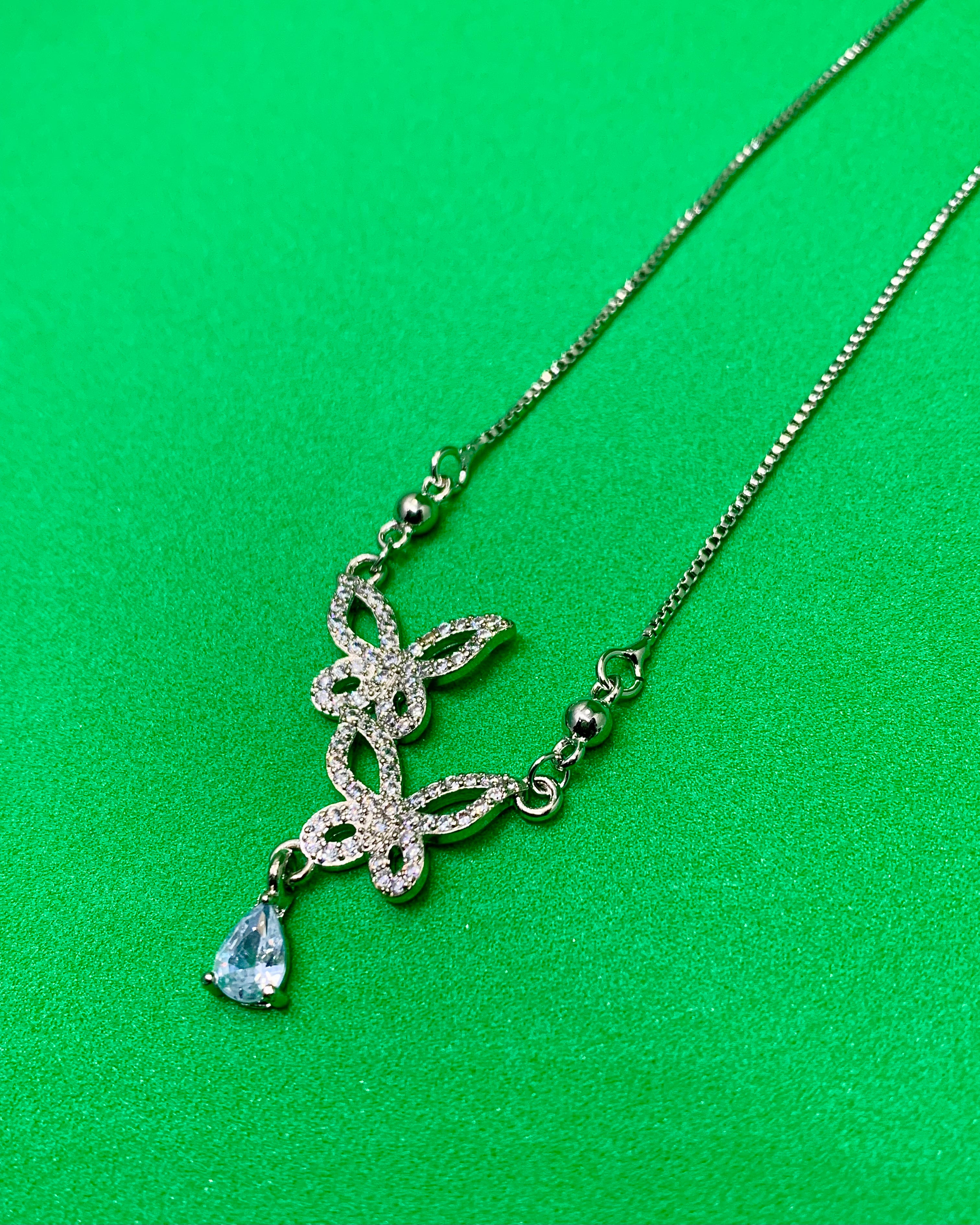 LUMINOUS BUTTERFLY NECKLACE