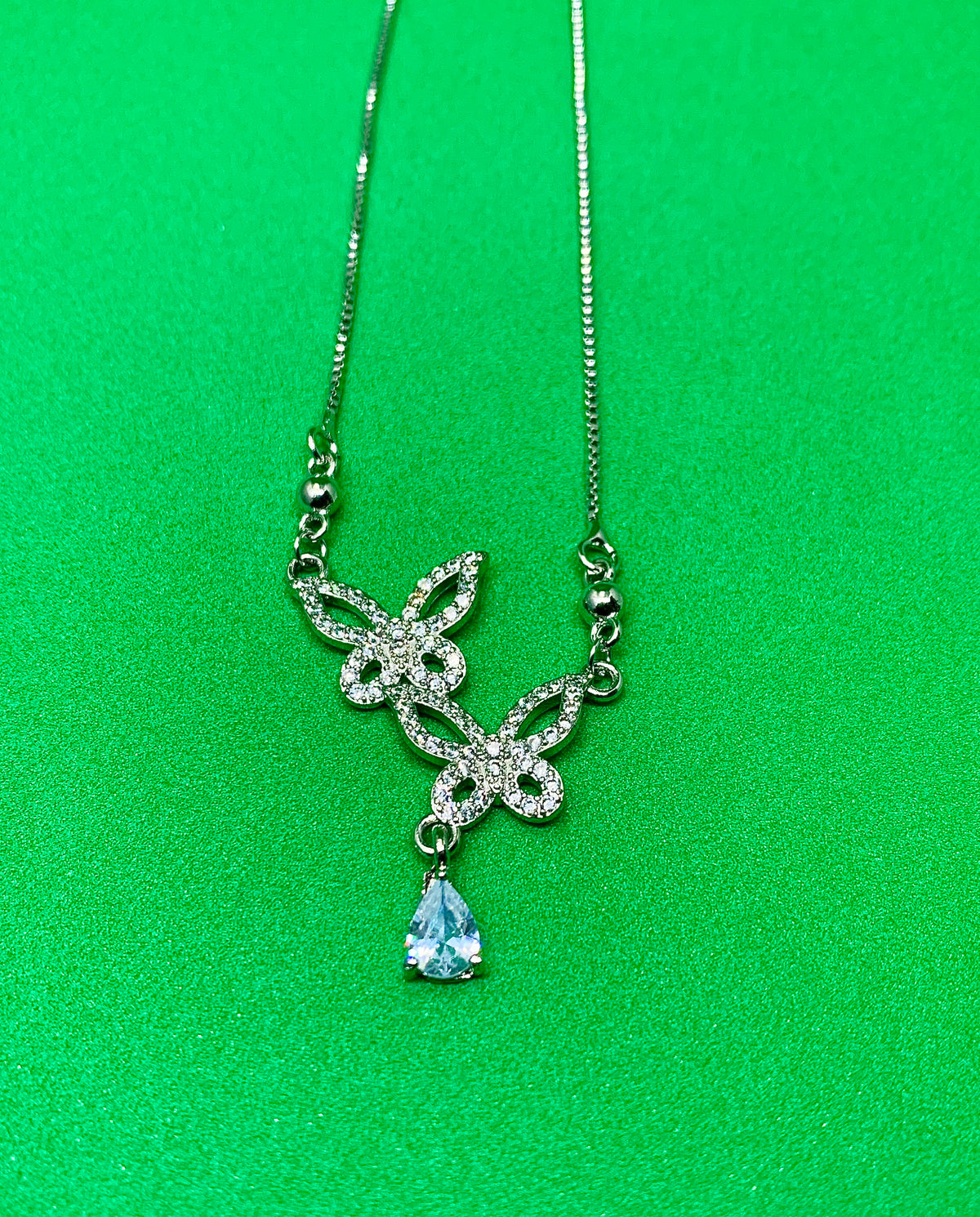 LUMINOUS BUTTERFLY NECKLACE