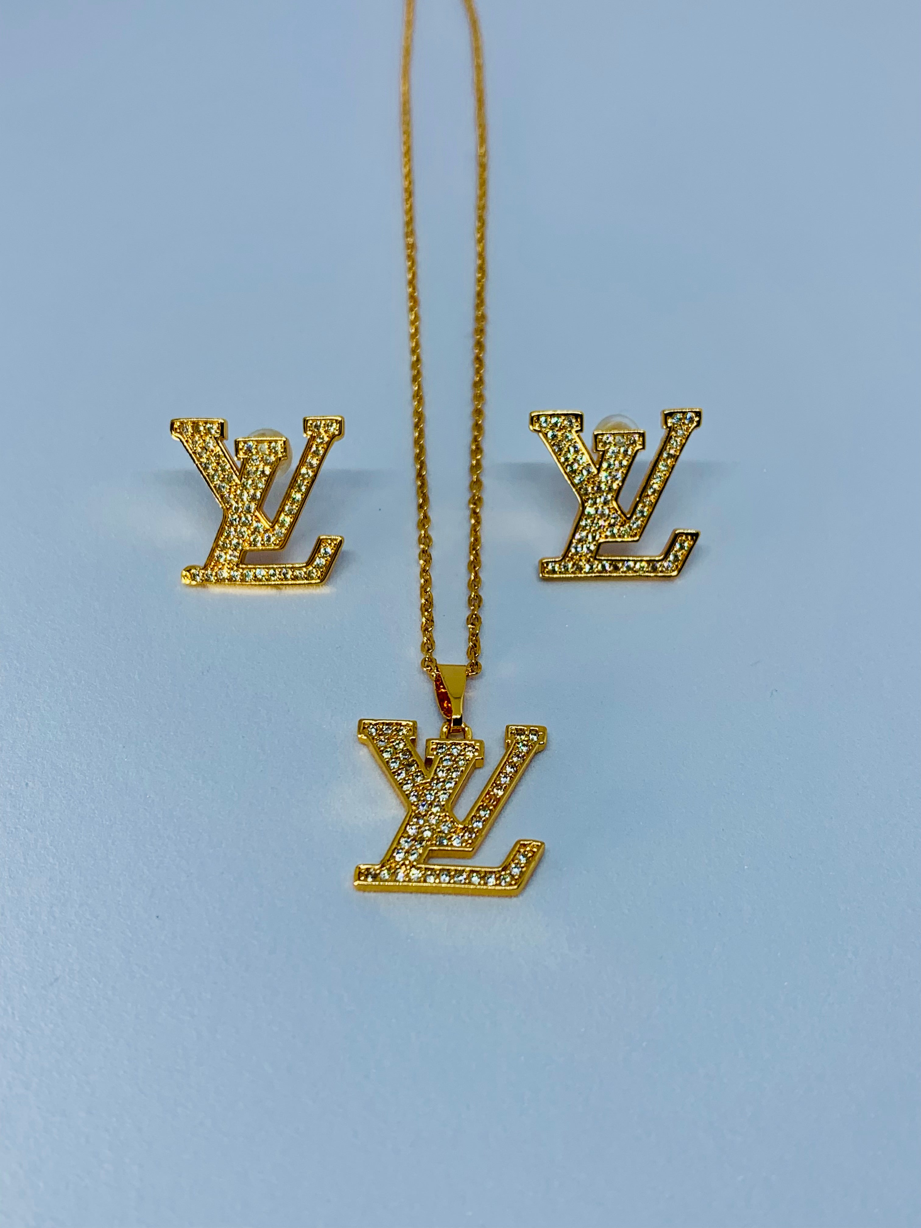 LV LOCKET SET