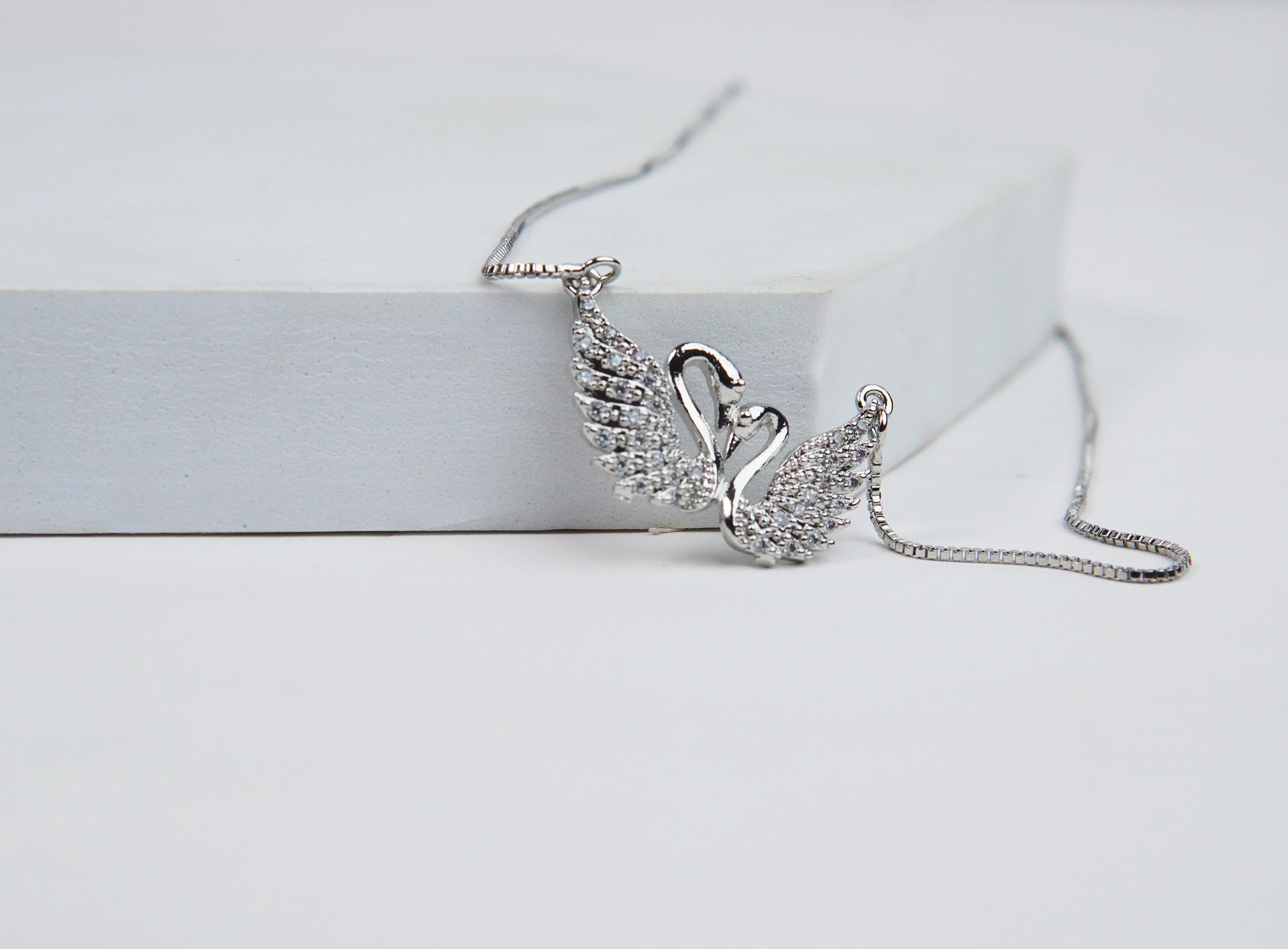 SWAN NECKLACE