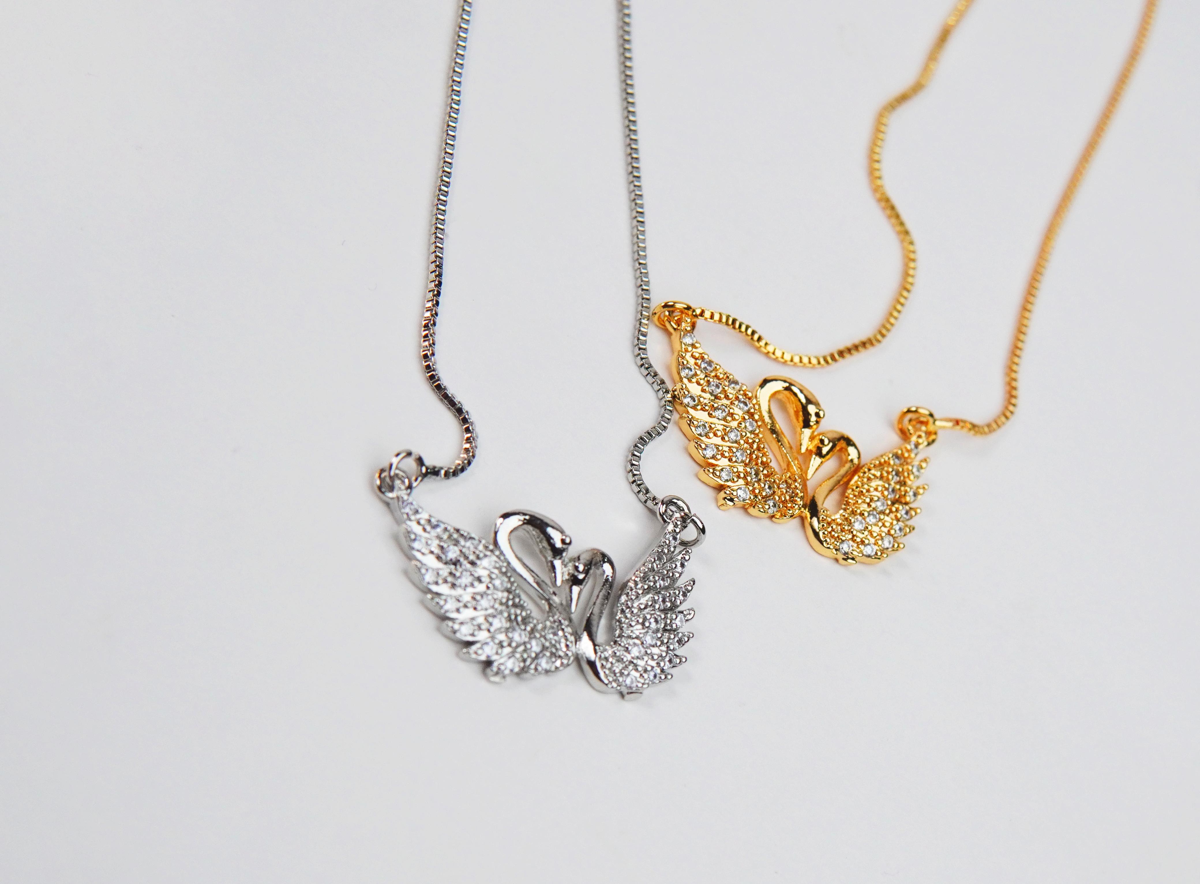 SWAN NECKLACE